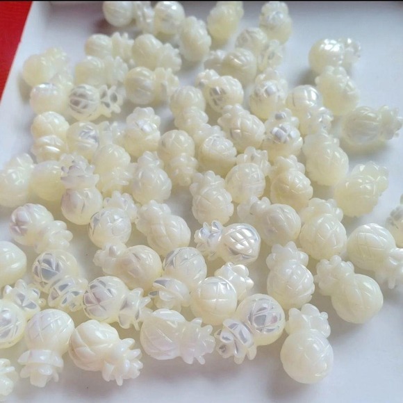 Handmade Pikake Mother of Pearl Pakalana Floral Pineapple Beaded 7" Bracelet - Picture 5 of 6